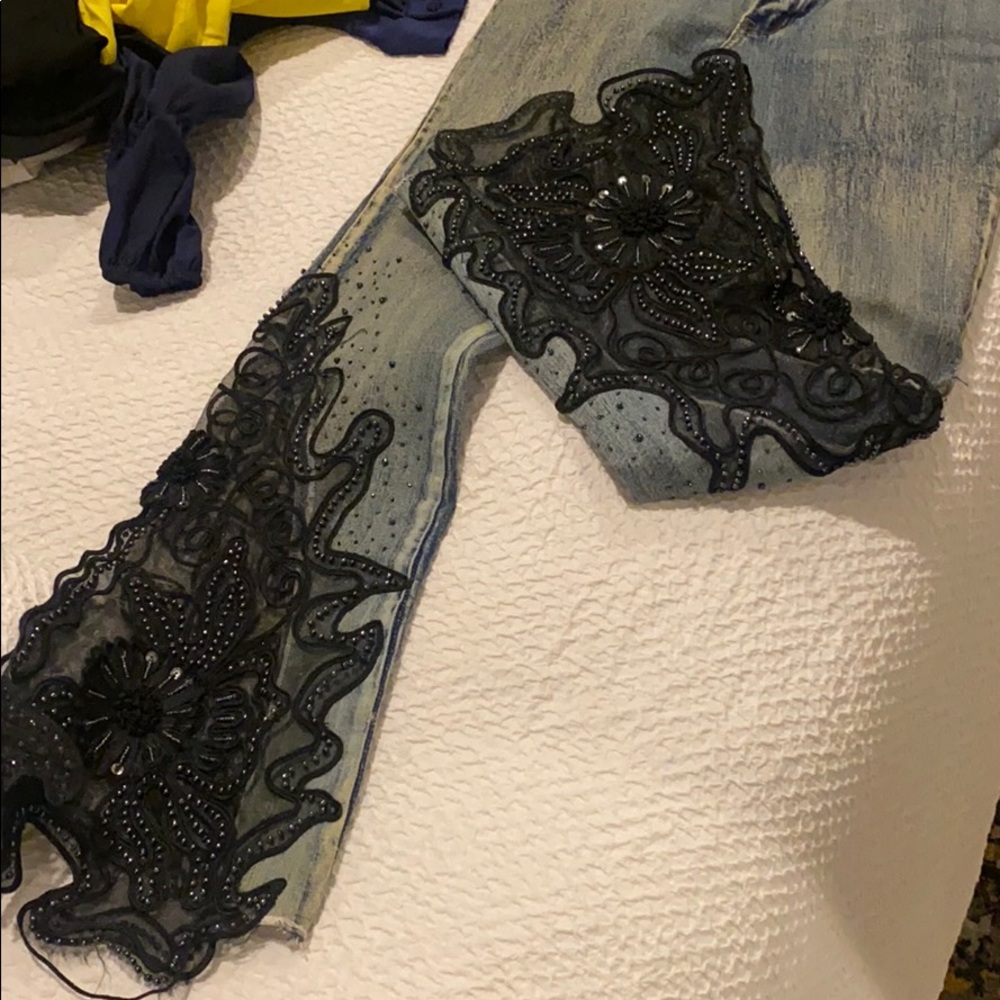 Sassy Thai women jeans